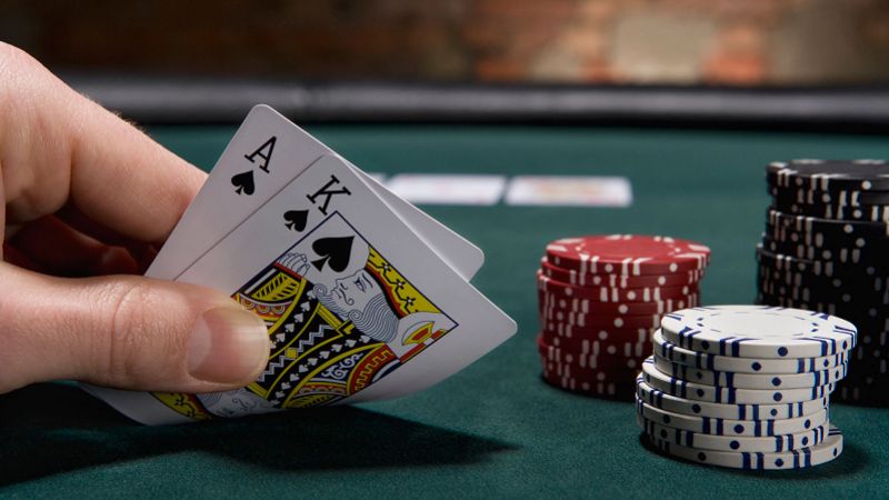 Luật poker cơ bản là chìa khóa để thắng lớn