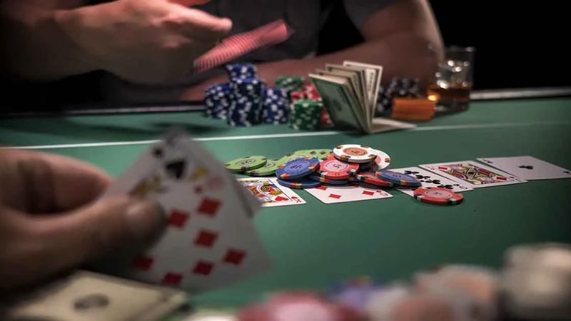Poker online tại Yo88 là cơ hội để bạn thử thách và phát triển kỹ năng cá nhân